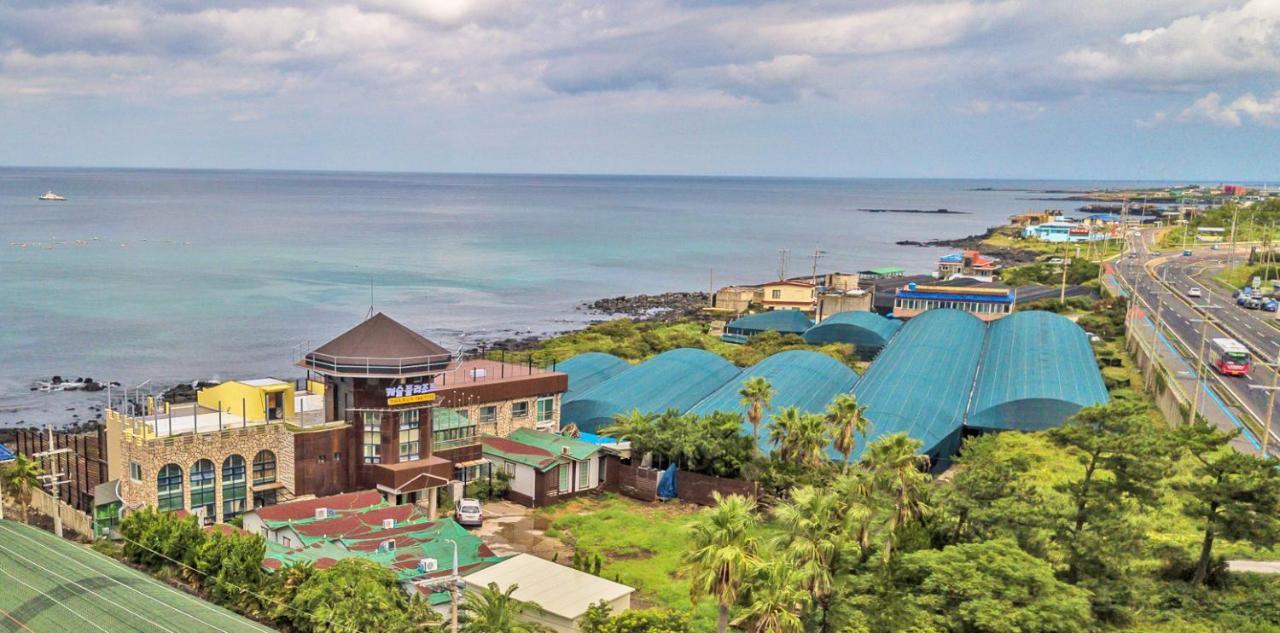 Castle Pool Resort Чечжу Екстер'єр фото